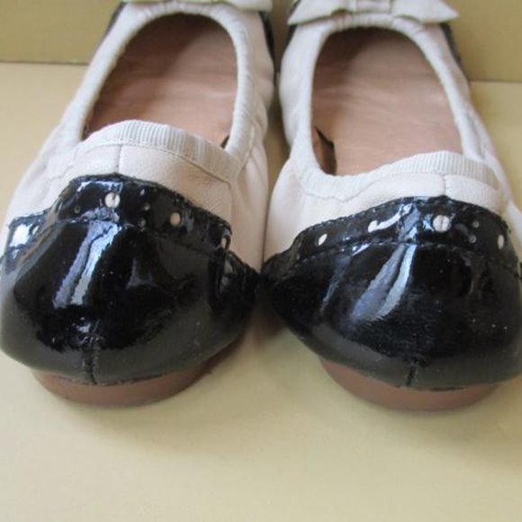 *Kelsi Dagger Beige Leather Black Patent Toe and Heel - Picture 4 of 6